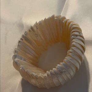 Vintage MOTHER OF PEARL
Shell BRACELET ~ FULL OF LUSTER